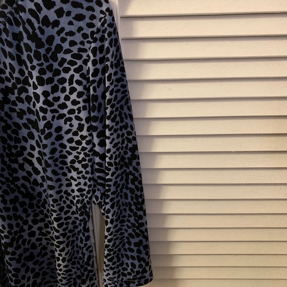 Linea by Louis Dell ‘Olio blue leopard print blouse. - Picture 3 of 4